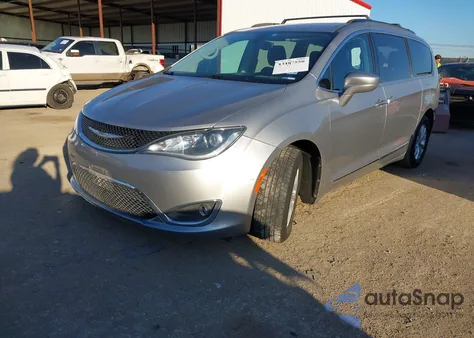 2017 Chrysler Pacifica Touring-L z USA, uszkodzony, nr VIN 2C4RC1BG0HR535250
